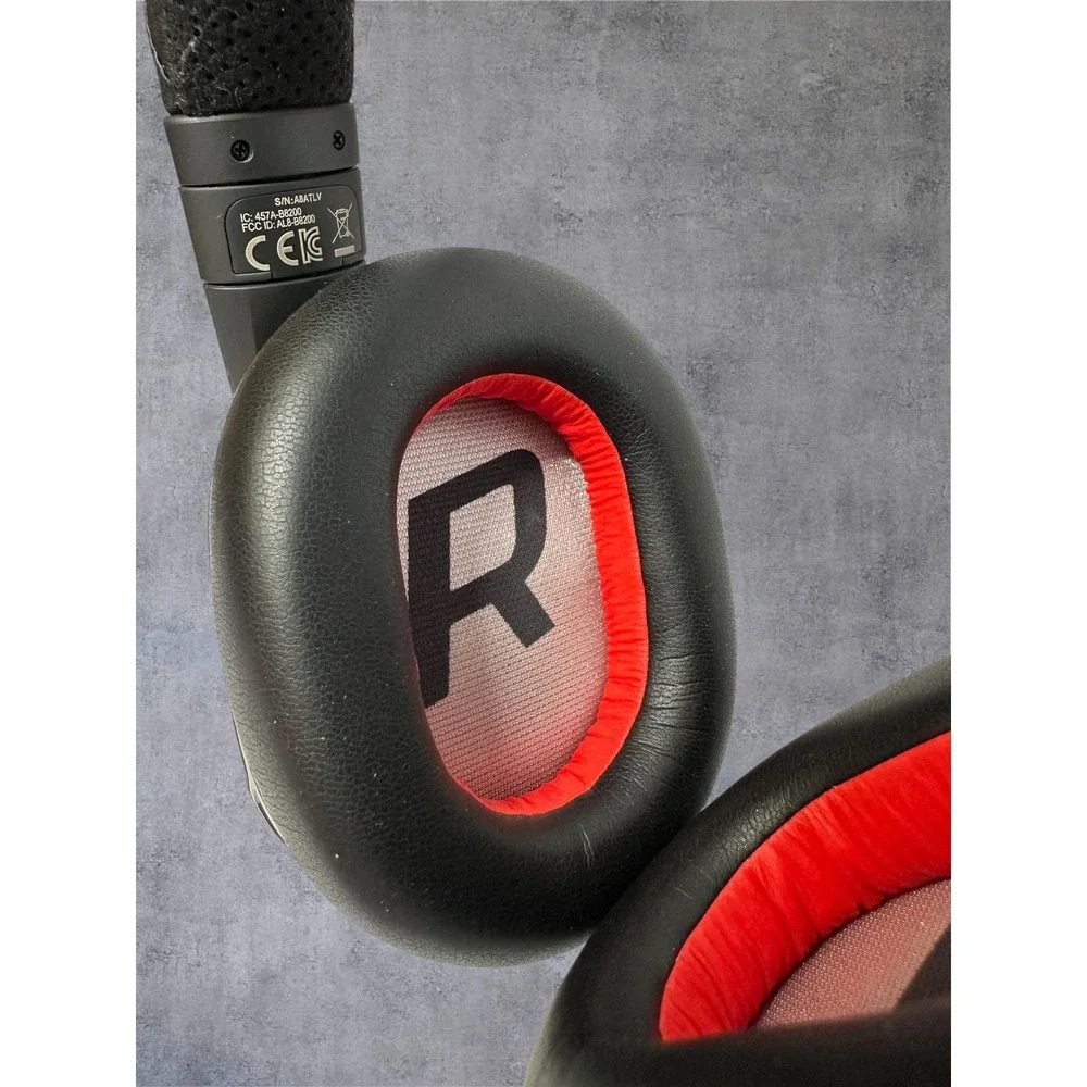 Plantronics Voyager 8200 UC Bluetooth Headphones Black Red Noise Canceling-Read